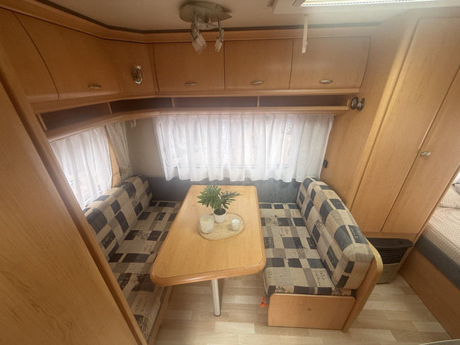 Hobby de luxe 400 SF dwarsbed 4 slaapplaatsen voortent mover hordeur kachel truma toilet foto: 11