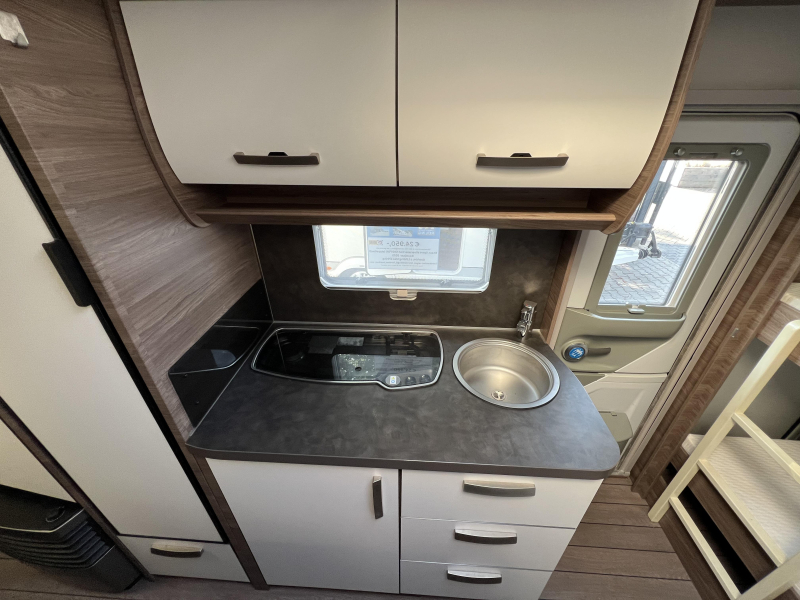Knaus Sport Silver Selection 540 FDK stapelbed , 5 persoons  foto: 8
