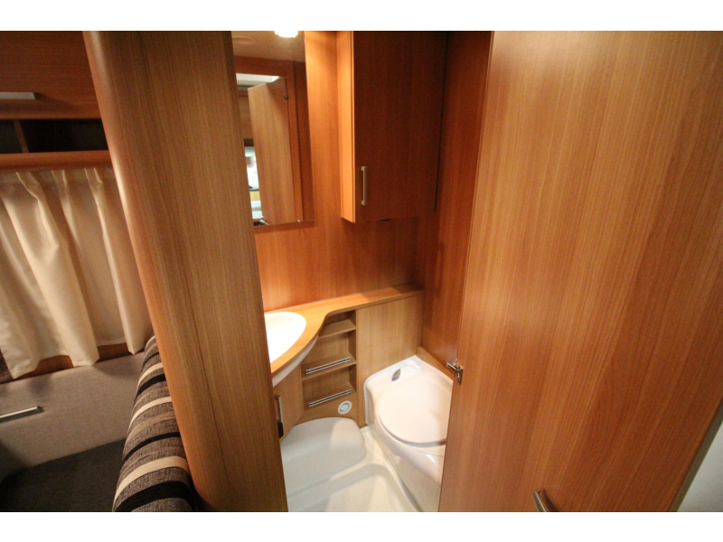 Knaus Sport Special 420 QD Voortent, Fietsenrek, LMV  foto: 14