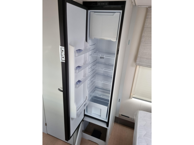 Bürstner B66 485 TS Queens bed - 1800 kg  foto: 15