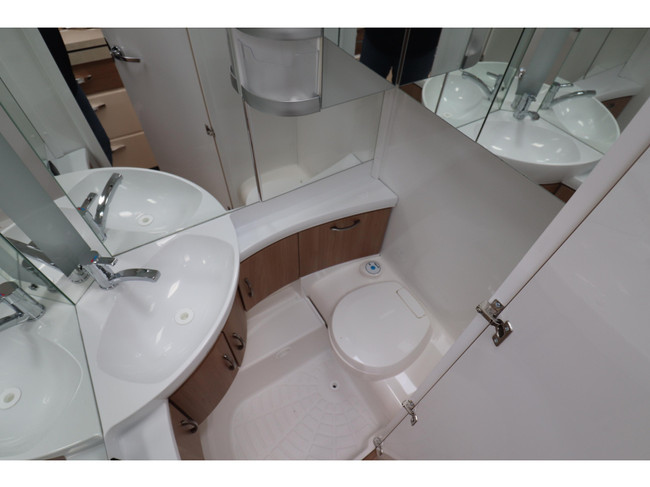 Hobby Excellent 495 UL Enkel bed/ Thule luifel foto: 11