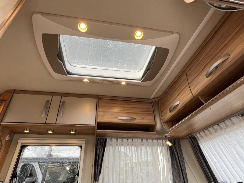 Eriba Nova Light 465 fransbed mover, luifel  foto: 11