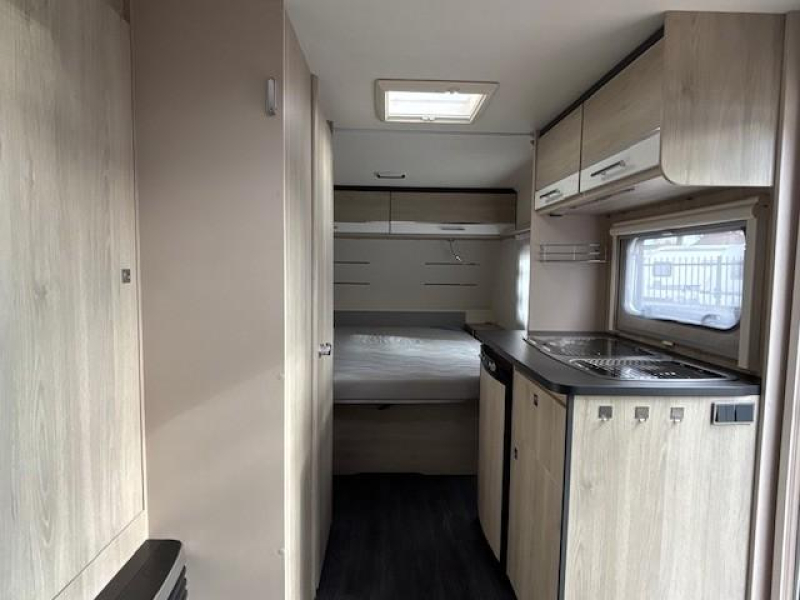 Caravelair Antares Style 470 mover, luifel, fietsenrek  foto: 8