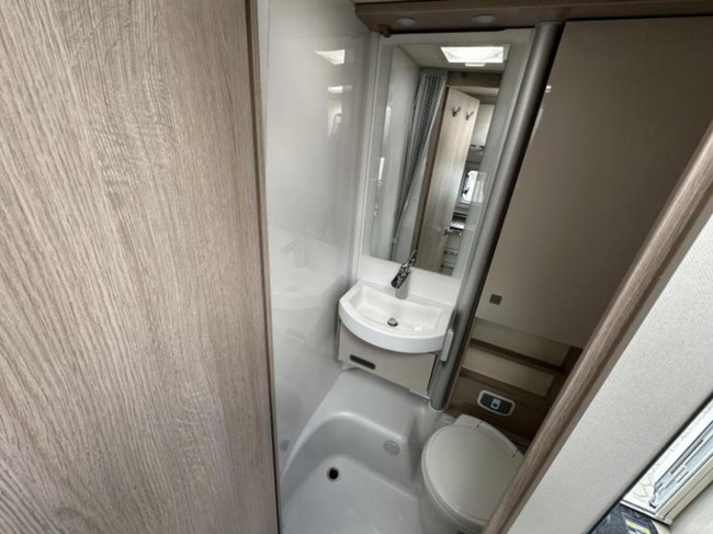 Bürstner Nexxo Van T 690 G LENGTE BEDDEN + 3.650 KG. foto: 11