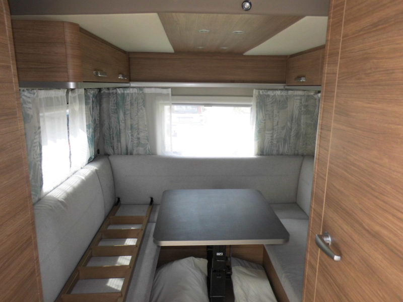Weinsberg CaraOne 390 PUH Hefbed, mover!  foto: 2