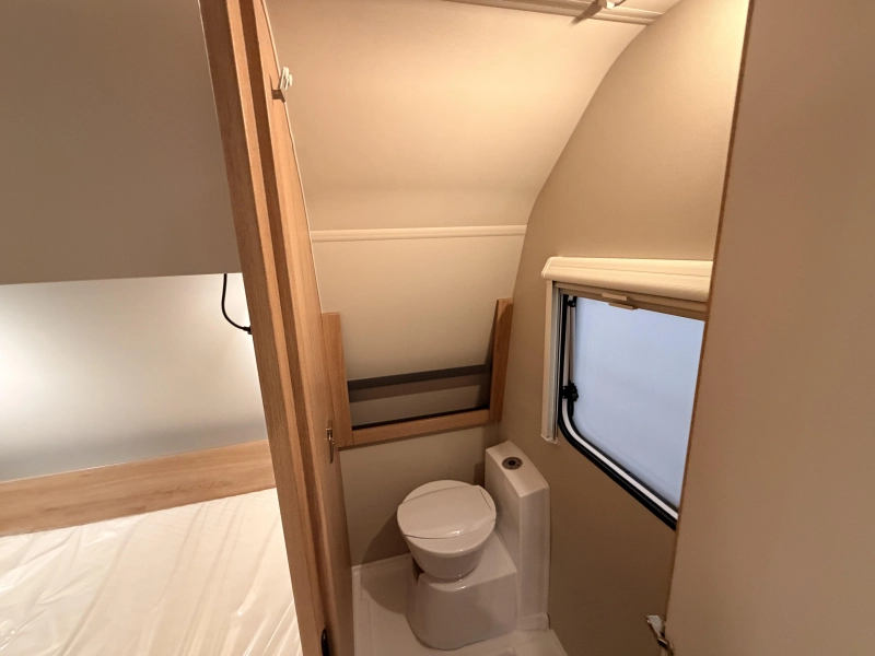Knaus Sport 450 FU 1800 KG + Fransbed  foto: 12