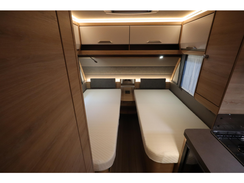 Knaus Sudwind Black Selection 460 EU Enkele bedden  foto: 11