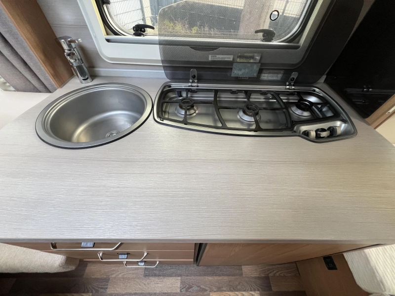 Knaus Sport 450 FU Mover, Fiamma Zakluifel,  foto: 8