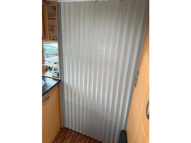Hymer Sporting 465 | Volautomatische Mover | ZGAN Voortent | Lattenbodem | Ombouwbare Rondzit | Luifel | Fransbed | Fietsenrek foto: 20