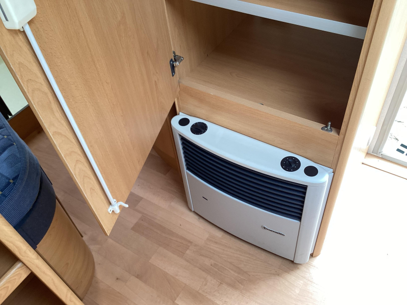 Knaus Sudwind 450 TUF voortent  foto: 14