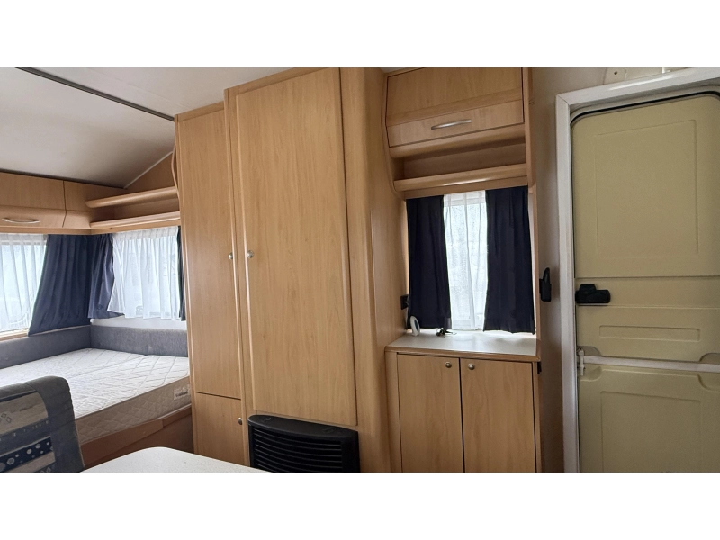 Beyerland Vitesse 460 MD eindkeuken zit vast bed  foto: 9
