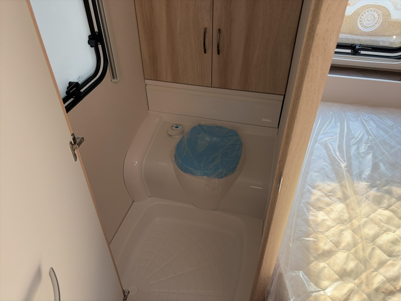 Hobby De Luxe 460 UFE Model 2027 