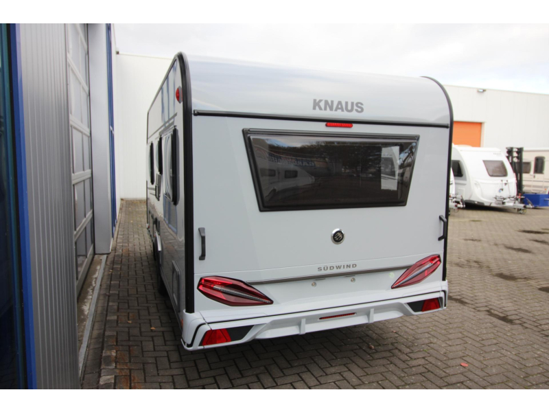 Knaus Sudwind Black Selection 450 FU Frans bed & rondzit! 