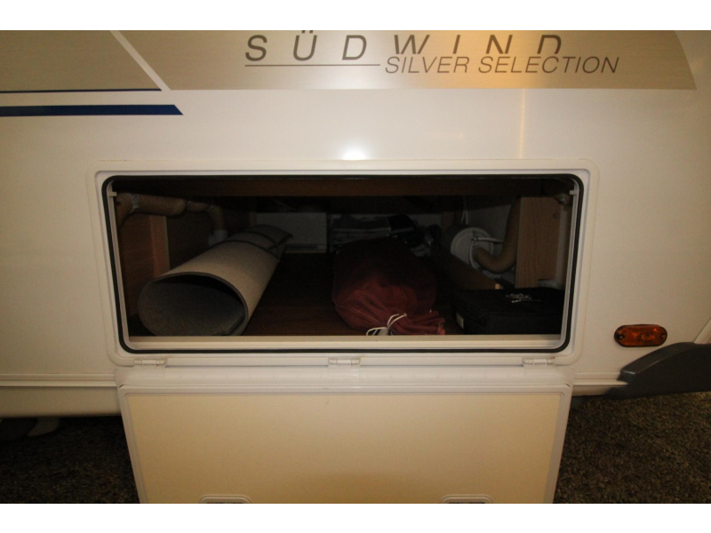 Knaus Sudwind Silver Selection 420 QD Mover Thule 6300 Voortent  foto: 22