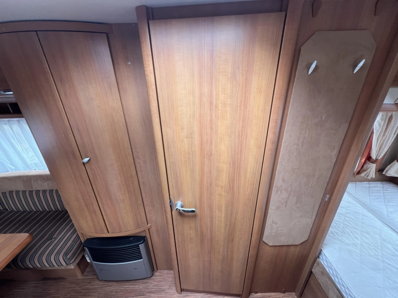 Hobby Excellent 455 UF Truma Mover, Deeltent  foto: 10