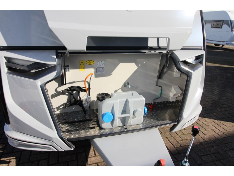 Knaus Sudwind Black Selection 450 FU Modeljaar 2027  foto: 24