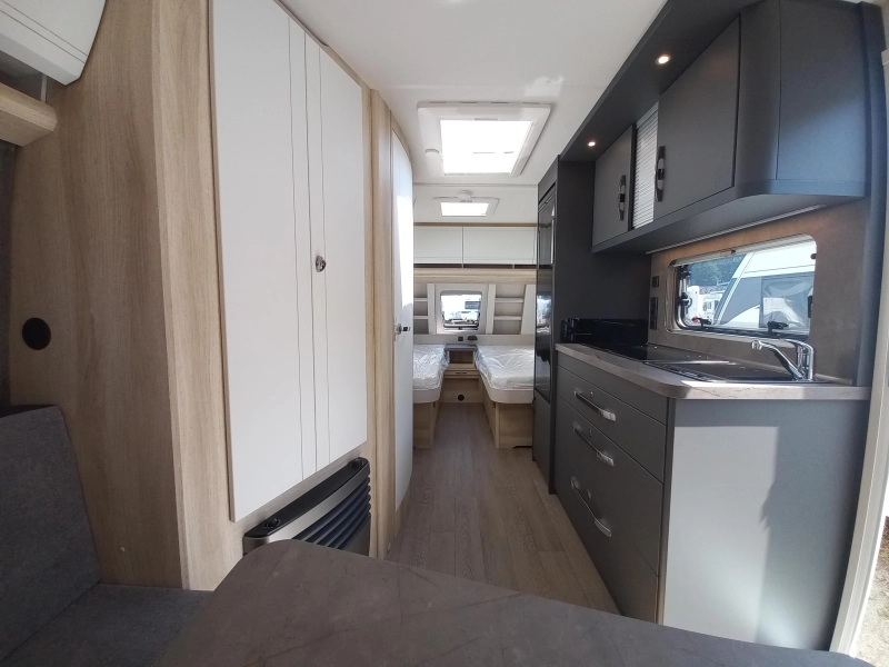 Hobby De Luxe 495 UL 1800kg - bedverbreding  foto: 7