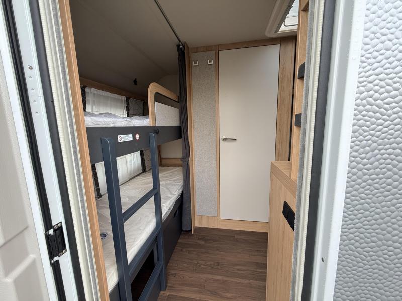Knaus Sport 500 QDK Stapelbedden  foto: 8