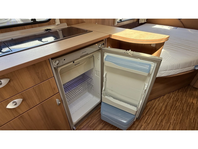 Bürstner Averso 460 TS frans bed rondzit toilet  foto: 6