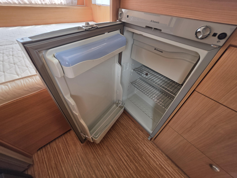 Adria Altea 390 PS 4 persoons VOORTENT 2010  foto: 6