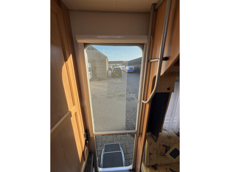 Bürstner Amara 450 TS FRANSBED RONDZIT VOORTENT  foto: 14