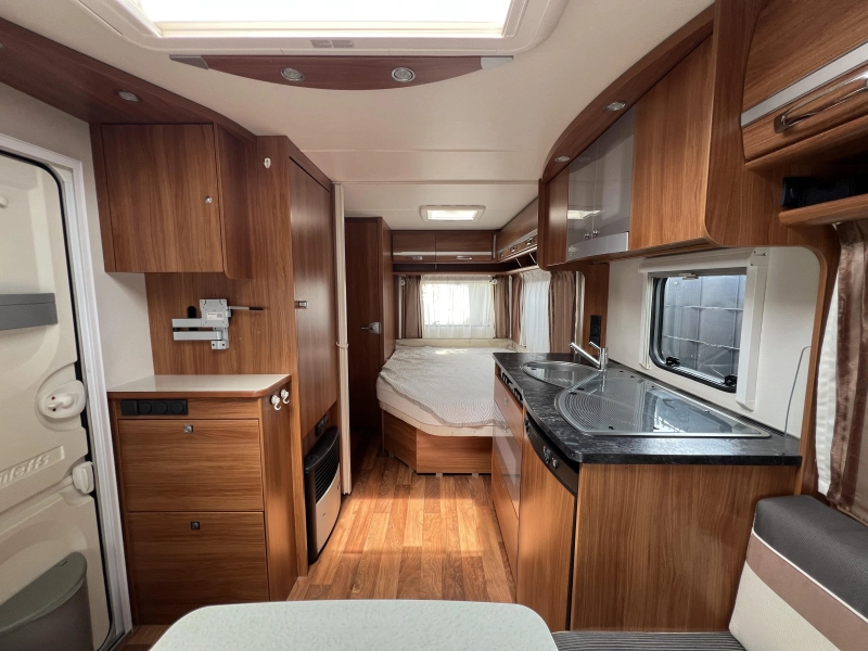 Dethleffs Nomad 450 DB Mover, Voortent, Hordeur 