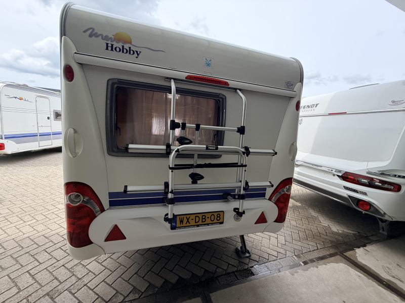 Hobby De Luxe 400 SF Voortent, Zitje Dwarsbed  foto: 14