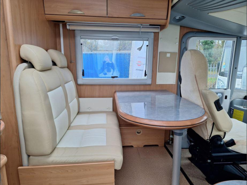 Bürstner Elegance 690 I 205CM BED-LPG+ZONNEPANEEL 