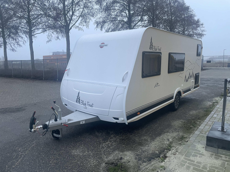 Bürstner Premio Black Forest 495 TK 3 Stapelbed uitvoering  foto: 6