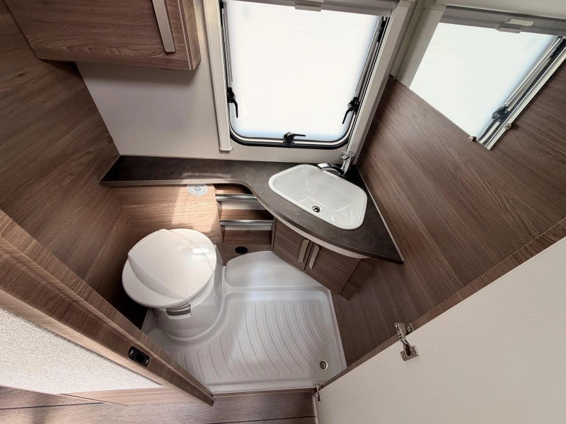 Knaus Sport Silver Selection 400 LK Voortent+Stapelbed+1300KG  foto: 8