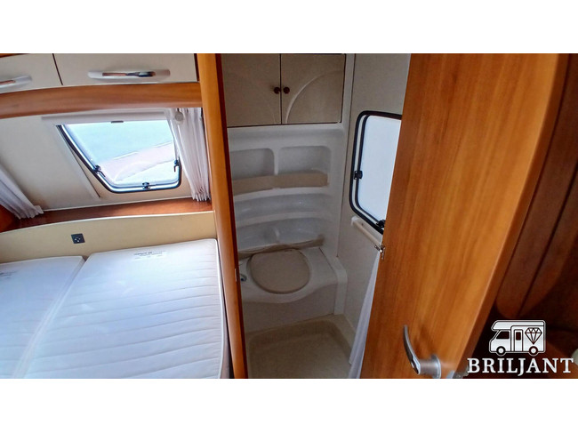 Hobby 560 UFE caravan fransbed/rondzit foto: 13