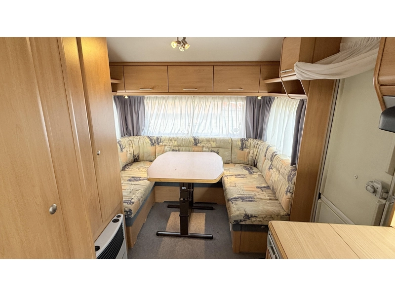 Knaus Sudwind 495 TK kinderkamer rondzit  foto: 2