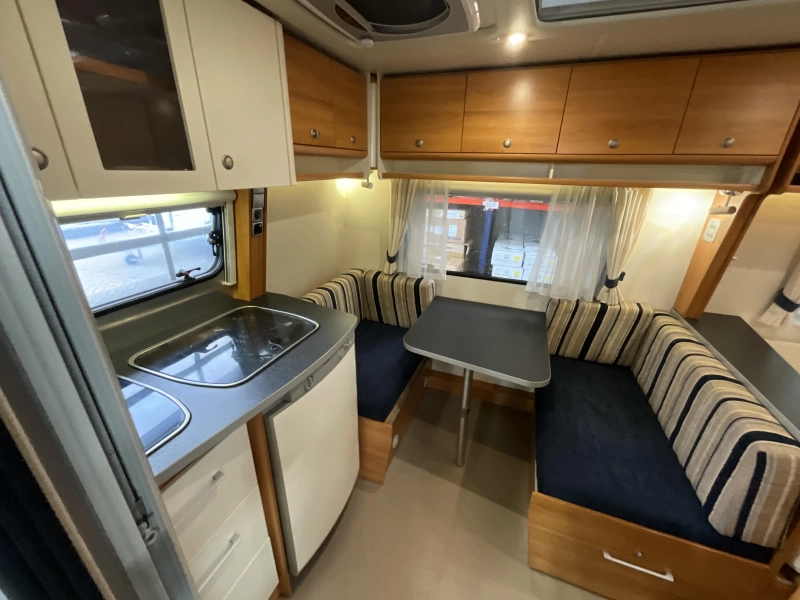 Kip Isa White 41 TDB VOORTENT-MOVER-LUIFEL 