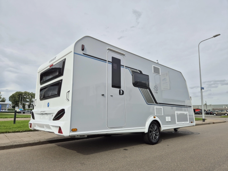 Knaus Sport Platinum 500 QDK Stapelbed en garagedeur  foto: 1