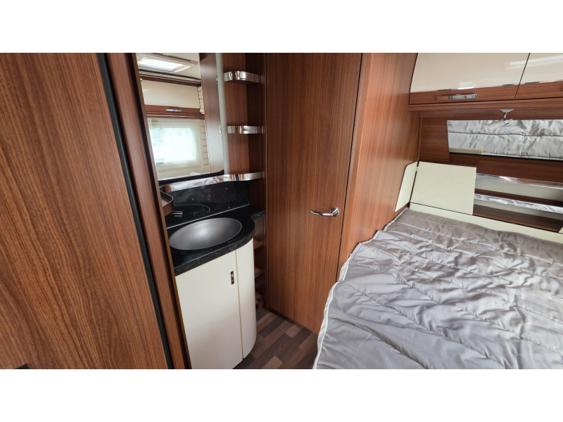 Tabbert Puccini 480 TD leveller systeem mover  foto: 6