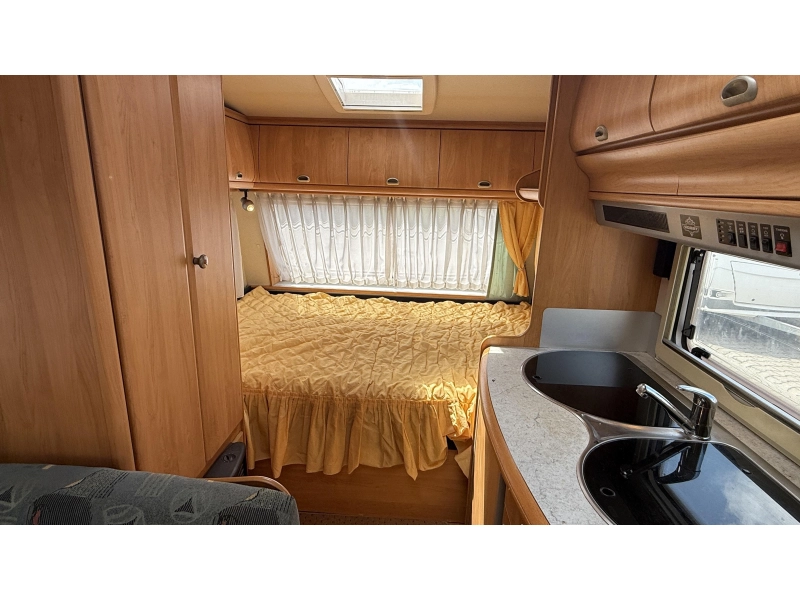 Hobby Excellent Easy 400 SF dwars bed treinzit toilet  foto: 10
