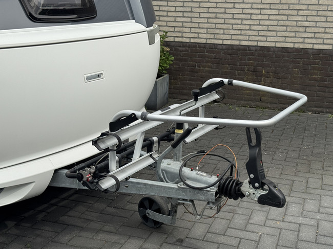 Hobby De Luxe 495 UL met enkele bedden **Mover/Fietsendrager/Zakluifel/Buitengas/2e serviceluik/1e eigenaar/Zeer nette caravan** foto: 10
