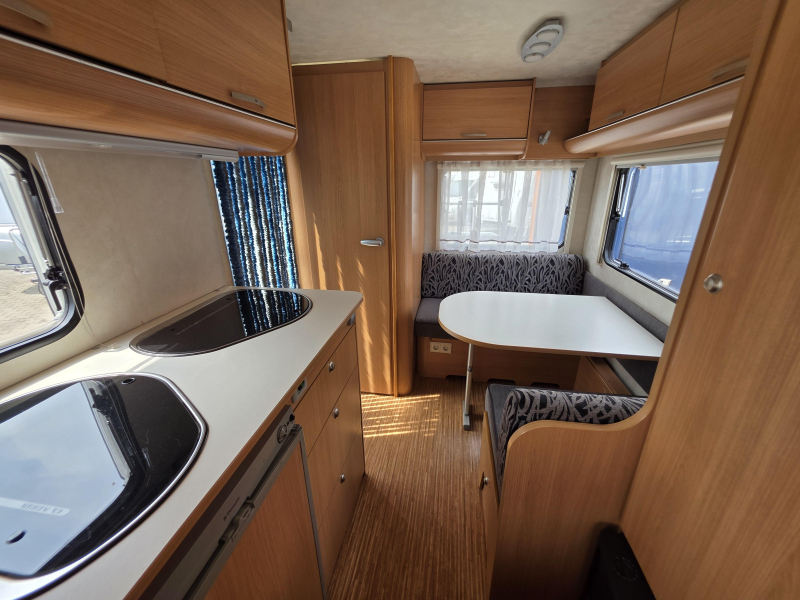 Adria Altea 390 PS 4 persoons VOORTENT 2010  foto: 4