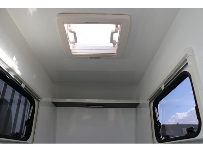 Oehoe Nature Oehoe Nature | direct leverbaar| minicaravan| dakdragers| 2 personen| foto: 4