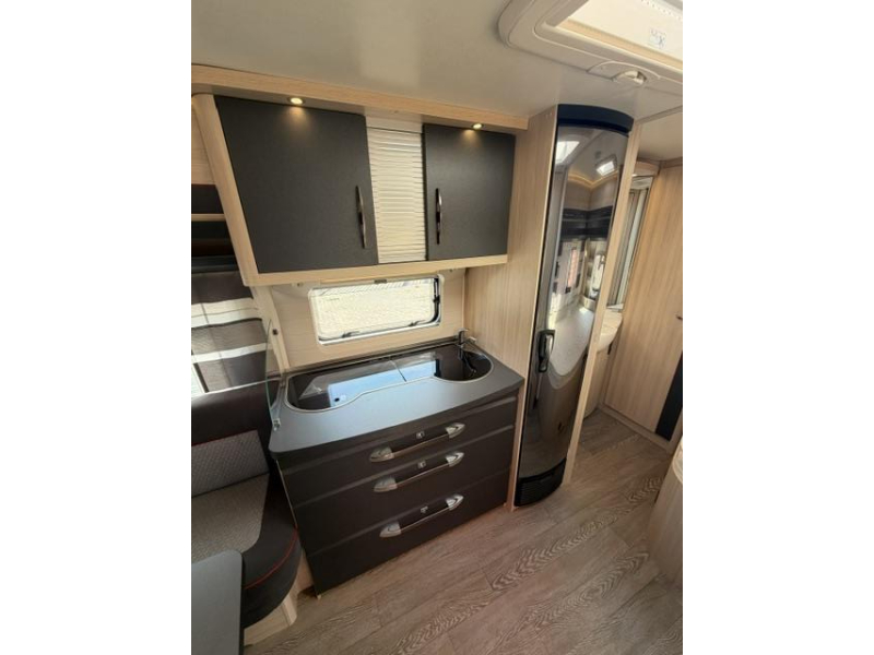 Hobby De Luxe Edition 460 UFE Incl. Luifel en Mover  foto: 12