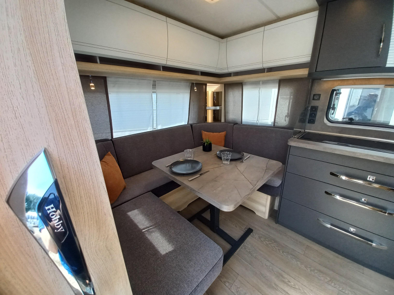 Hobby De Luxe 460 UFE 1500kg 