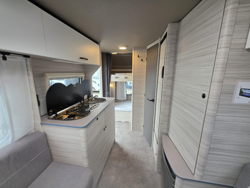 Dethleffs C'Joy Active 480 QLK Stapelbed, 6 persoons!  foto: 6