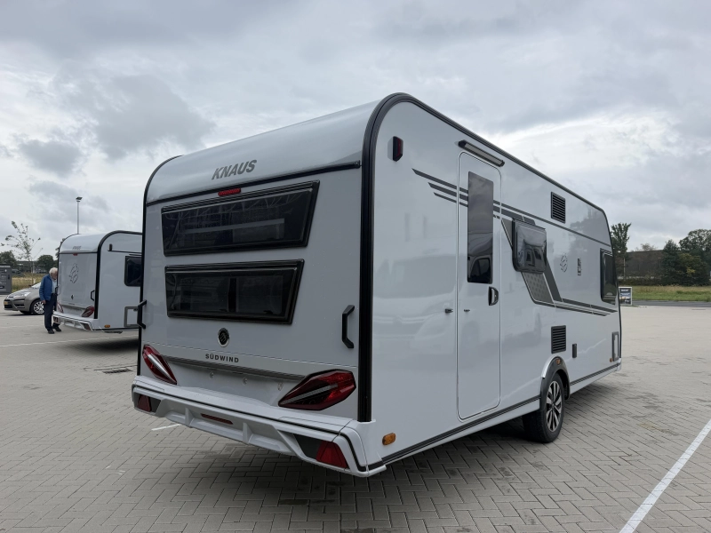 Knaus Sudwind Black Selection 540 FDK stapelbed / fransbed 