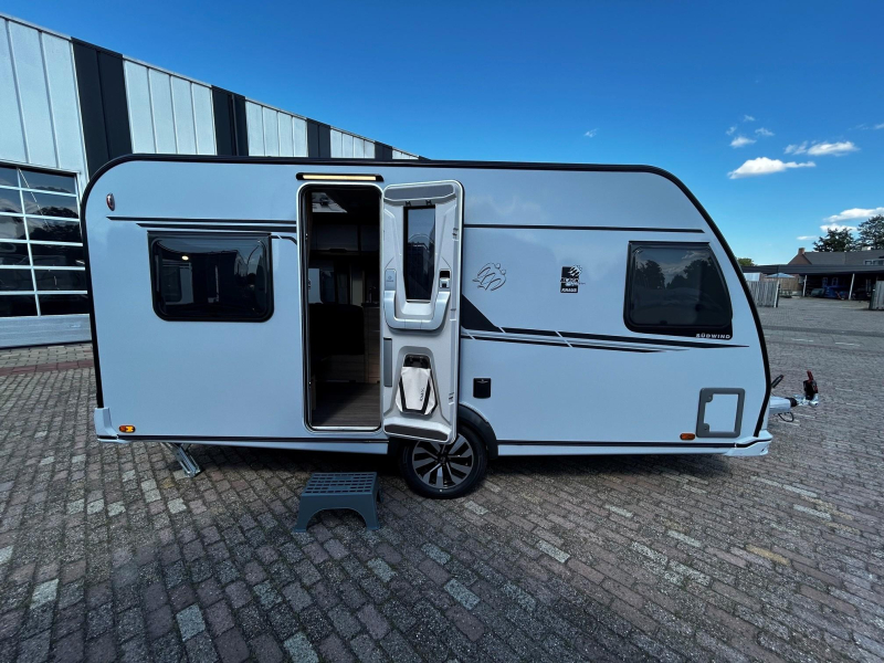 Knaus Sudwind Black Selection 450 FU Tijdelijk Voordeelpakket  foto: 1