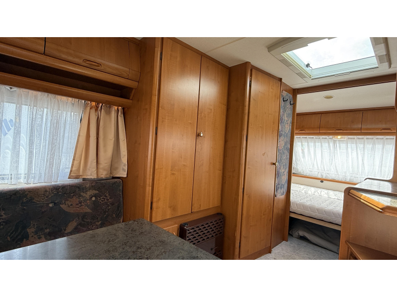 Hobby Excellent 470 rondzit bed toilet  foto: 3