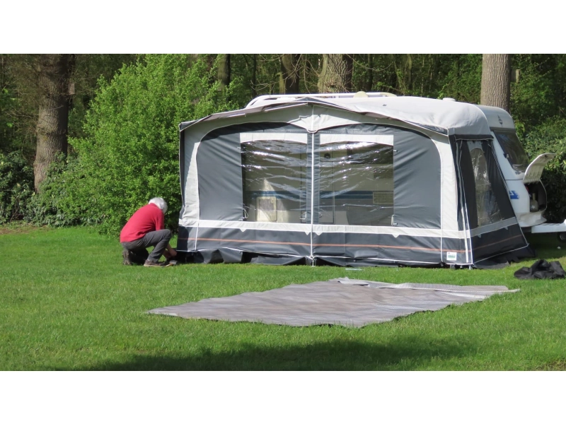 Hobby De Luxe 400 SB treinzit vast bed toilet  foto: 15