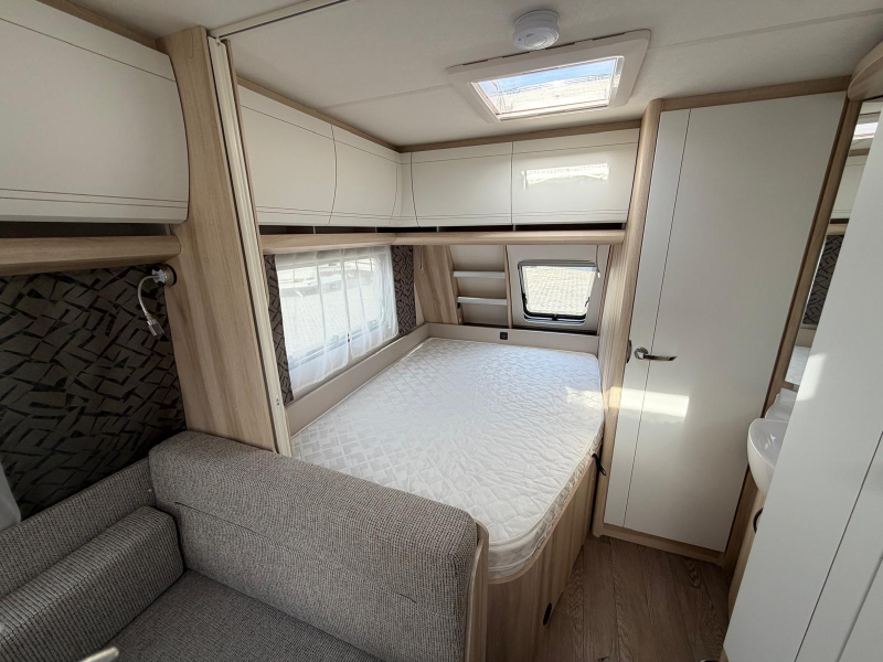 Hobby De Luxe 400 SFE Met Luifel!  foto: 5