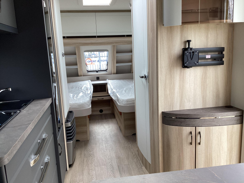 Hobby De Luxe 540 UL Enkele bedden  foto: 17