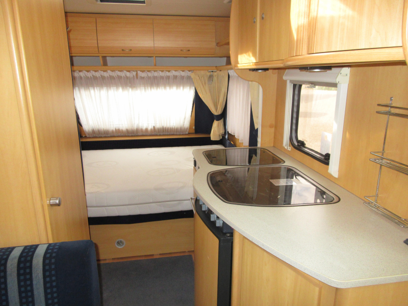 Dethleffs Camper 440 DB DWARSBED EN VASTE LUIFEL  foto: 3