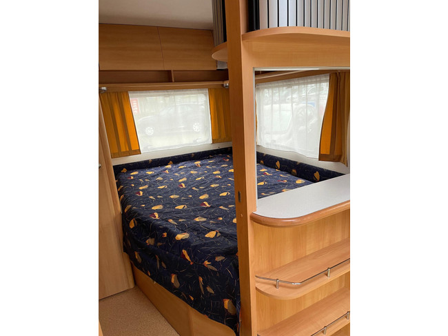 HOME-CAR Racer 45 Spirit | Fransbed | Dinette | Fietsenrek voor | Kachel | Koelkast | Toilet en wasbak foto: 11